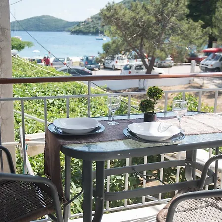 Ta Kavourakia * Μικρός Γιαλός